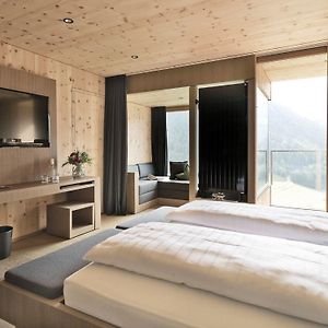 Zimmer mit Kingsize-Bett